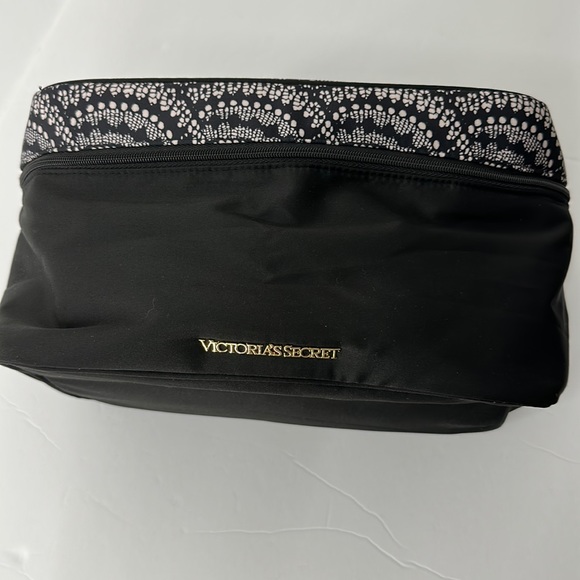 Victoria’s Secret Bra and Panties tote storage - Picture 1 of 3